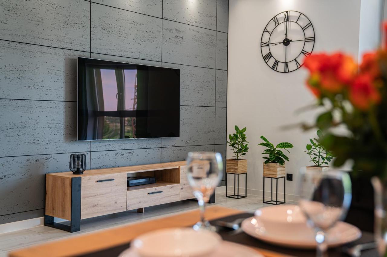 Apartament Duzy Staw Apartment เยเลเนียกูรา ภายนอก รูปภาพ